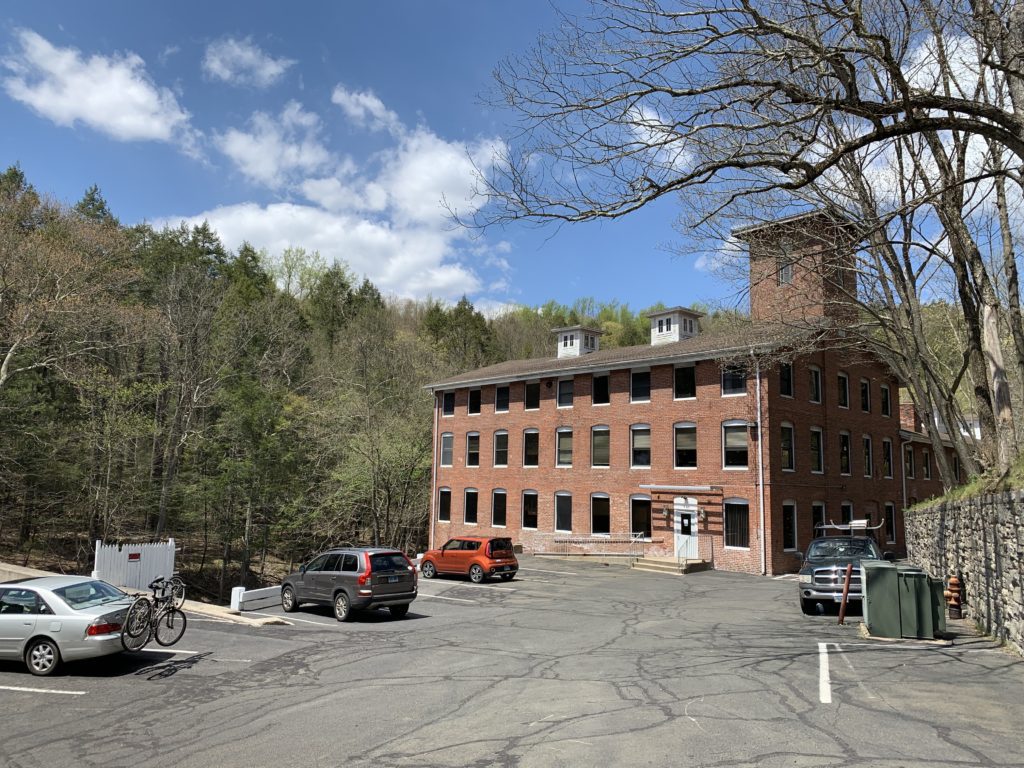 27 75 Glen Road, Newtown, CT Tower Realty Corporation